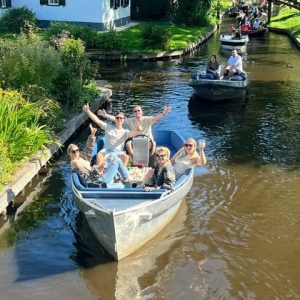 Privé Rondvaart Giethoorn tot 8 personen - Luxe Sloep met kapitein